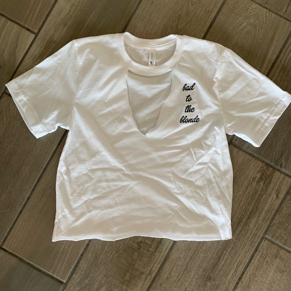 Choker tee with embroidery